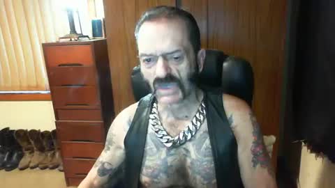 Snapshot of leathergreaser chatting on 01/07/25, 07:17 leathergreaser online show from 01/07/25, 07:17