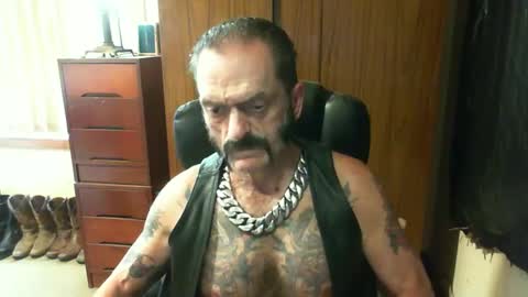 Snapshot of leathergreaser chatting on 01/10/25, 02:04 leathergreaser online show from 01/10/25, 02:04