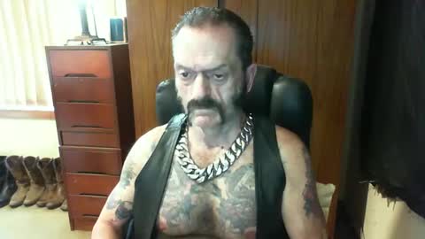 Snapshot of leathergreaser chatting on 01/10/25, 05:58 leathergreaser online show from 01/10/25, 05:58