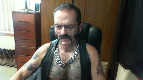Snapshot of leathergreaser chatting on 01/11/25, 02:20 leathergreaser online show from 01/11/25, 02:20