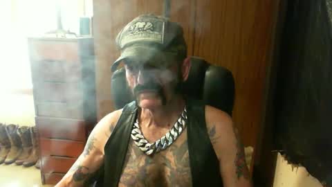Snapshot of leathergreaser chatting on 01/19/25, 04:54 leathergreaser online show from 01/19/25, 04:54