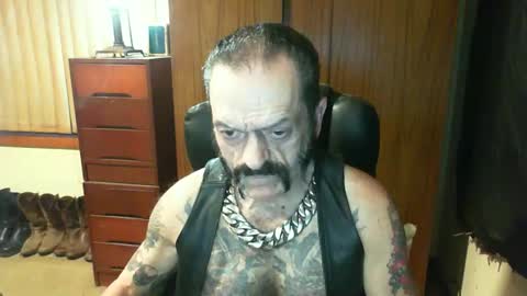 Snapshot of leathergreaser chatting on 01/22/25, 06:52 leathergreaser online show from 01/22/25, 06:52