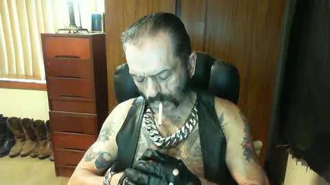 Snapshot of leathergreaser chatting on 01/29/25, 10:01 leathergreaser online show from 01/29/25, 10:01