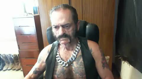 Snapshot of leathergreaser chatting on 02/02/25, 07:30 leathergreaser online show from 02/02/25, 07:30