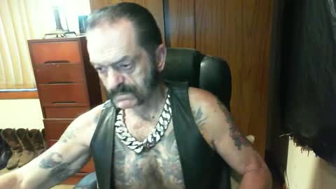 Snapshot of leathergreaser chatting on 02/02/25, 07:25 leathergreaser online show from 02/02/25, 07:25