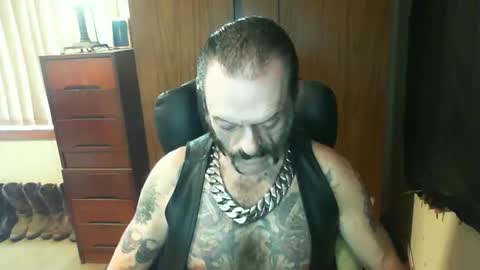 Snapshot of leathergreaser chatting on 02/02/25, 10:28 leathergreaser online show from 02/02/25, 10:28