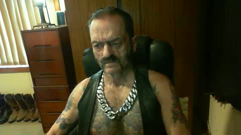 Snapshot of leathergreaser chatting on 02/06/25, 12:11 leathergreaser online show from 02/06/25, 12:11