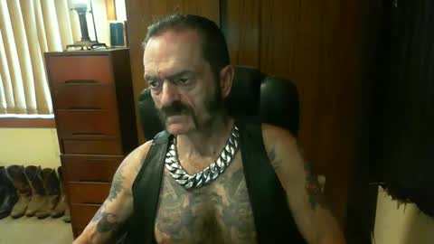 Snapshot of leathergreaser chatting on 02/13/25, 01:40 leathergreaser online show from 02/13/25, 01:40