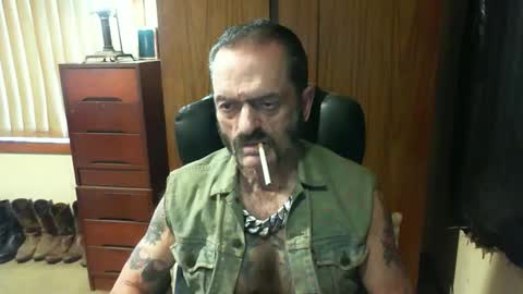 Snapshot of leathergreaser chatting on 02/23/25, 10:53 leathergreaser online show from 02/23/25, 10:53