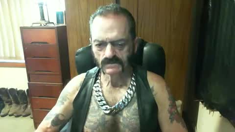 Snapshot of leathergreaser chatting on 02/26/25, 10:53 leathergreaser online show from 02/26/25, 10:53