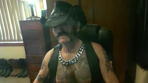 Snapshot of leathergreaser chatting on 09/18/25, 12:45 leathergreaser online show from 09/18/25, 12:45