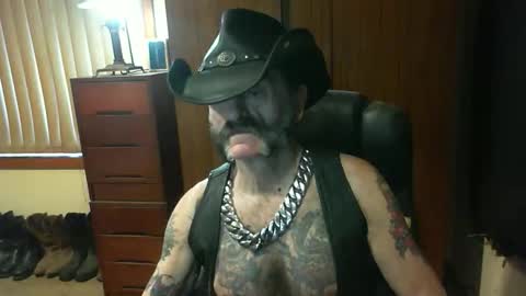 Snapshot of leathergreaser chatting on 09/25/25, 08:01 leathergreaser online show from 09/25/25, 08:01