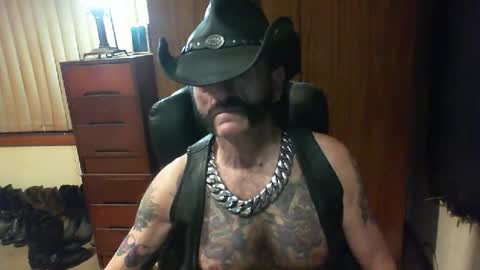 Snapshot of leathergreaser chatting on 10/10/25, 03:44 leathergreaser online show from 10/10/25, 03:44