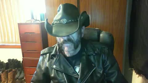 Snapshot of leathergreaser chatting on 06/03/26, 09:42 leathergreaser online show from 06/03/26, 09:42