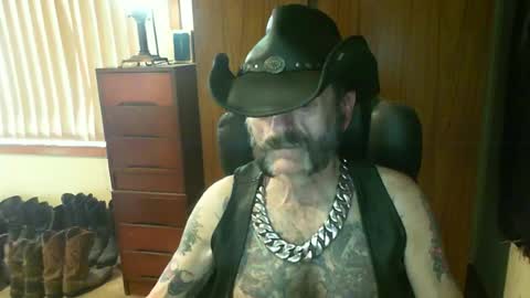 Snapshot of leathergreaser chatting on 06/13/26, 04:21 leathergreaser online show from 06/13/26, 04:21