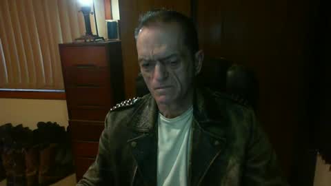 Snapshot of leathergreaser chatting on 06/18/26, 10:03 leathergreaser online show from 06/18/26, 10:03