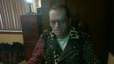 Snapshot of leathergreaser chatting on 06/19/26, 10:02 leathergreaser online show from 06/19/26, 10:02