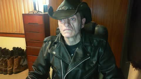Snapshot of leathergreaser chatting on 07/05/26, 07:32 leathergreaser online show from 07/05/26, 07:32