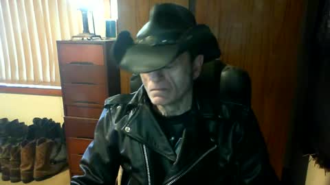 Snapshot of leathergreaser chatting on 07/10/26, 11:07 leathergreaser online show from 07/10/26, 11:07