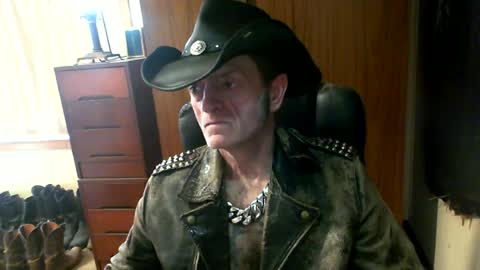 Snapshot of leathergreaser chatting on 07/20/26, 05:00 leathergreaser online show from 07/20/26, 05:00