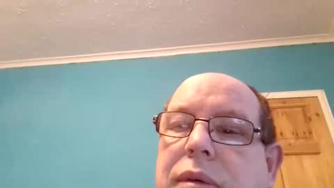 Snapshot of leatherpants68 chatting on 12/22/25, 08:44 leatherpants68 online show from 12/22/25, 08:44