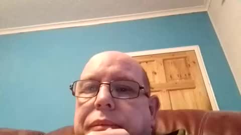 Snapshot of leatherpants68 chatting on 01/10/26, 04:20 leatherpants68 online show from 01/10/26, 04:20