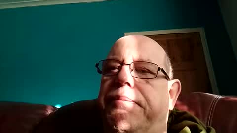 Snapshot of leatherpants68 chatting on 01/12/26, 12:54 leatherpants68 online show from 01/12/26, 12:54