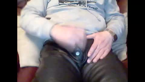 Snapshot of leatherpants68 chatting on 03/12/26, 10:27 leatherpants68 online show from 03/12/26, 10:27