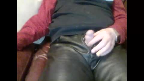Snapshot of leatherpants68 chatting on 03/20/26, 09:52 leatherpants68 online show from 03/20/26, 09:52