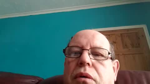 Snapshot of leatherpants68 chatting on 03/25/26, 08:31 leatherpants68 online show from 03/25/26, 08:31