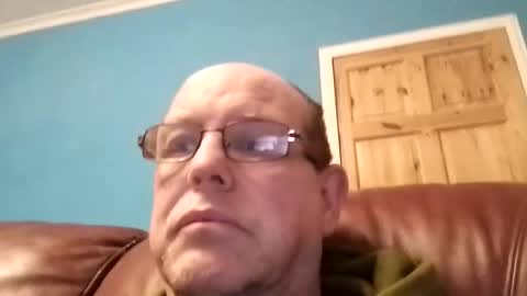 Snapshot of leatherpants68 chatting on 03/25/26, 08:37 leatherpants68 online show from 03/25/26, 08:37