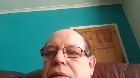 Snapshot of leatherpants68 chatting on 04/06/26, 02:51 leatherpants68 online show from 04/06/26, 02:51