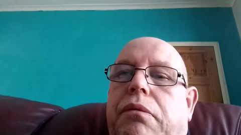 Snapshot of leatherpants68 chatting on 04/19/26, 05:34 leatherpants68 online show from 04/19/26, 05:34