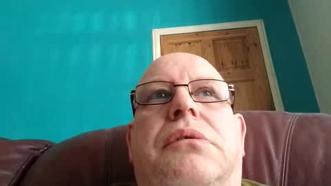 Snapshot of leatherpants68 chatting on 04/29/26, 03:38 leatherpants68 online show from 04/29/26, 03:38