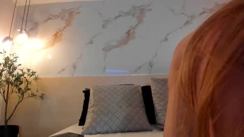 Snapshot of leathompson1 chatting on 02/16/25, 06:32 online show from 02/16/25, 06:32