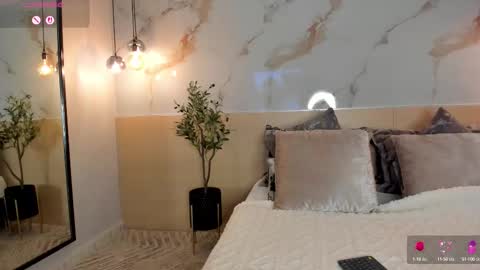 Snapshot of leathompson1 chatting on 09/10/25, 11:16 online show from 09/10/25, 11:16