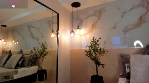 Snapshot of leathompson1 chatting on 10/01/25, 11:11 online show from 10/01/25, 11:11