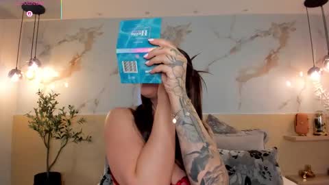 Snapshot of leathompson1 chatting on 10/02/25, 11:12 online show from 10/02/25, 11:12