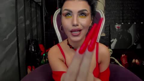 Snapshot of leavonnouire chatting on 02/07/25, 12:31 Lea online show from 02/07/25, 12:31