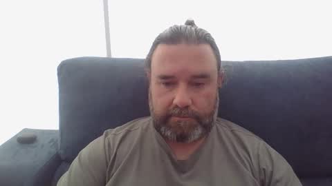 Snapshot of lecheare28 chatting on 02/11/25, 03:29 lecheare28 online show from 02/11/25, 03:29