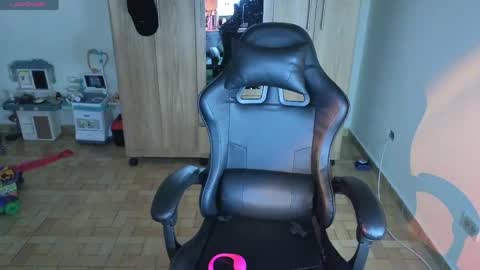 Snapshot of lee_moyalune chatting on 04/22/26, 06:31 Lee online show from 04/22/26, 06:31