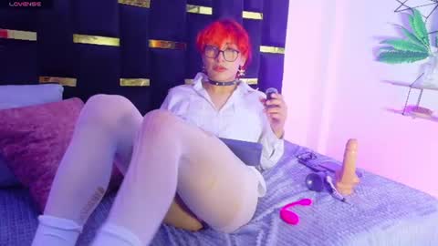 Snapshot of lee_roses chatting on 06/26/26, 02:21 leeh online show from 06/26/26, 02:21