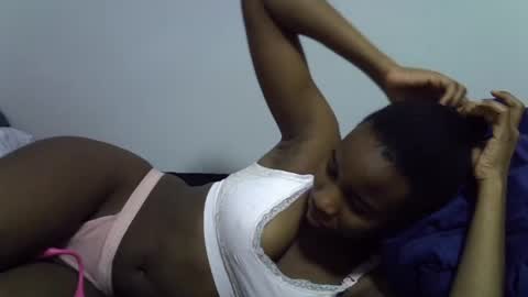 Snapshot of lee_shaz chatting on 06/28/26, 01:00 lee baby online show from 06/28/26, 01:00