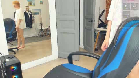 Snapshot of lee_sky chatting on 11/30/25, 04:49 I am Melisa. Im new here. This is my first day online show from 11/30/25, 04:49