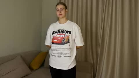 Snapshot of leecapella chatting on 10/19/25, 10:49 Lina online show from 10/19/25, 10:49