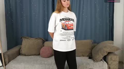 Snapshot of leecapella chatting on 10/25/25, 10:34 Lina online show from 10/25/25, 10:34