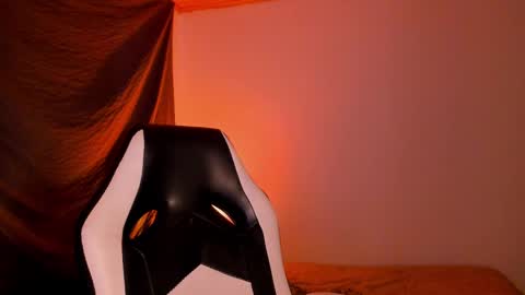 leejhonsonnn online show from 12/30/24, 10:34