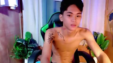 leemoreno18 online show from 10/27/25, 06:23