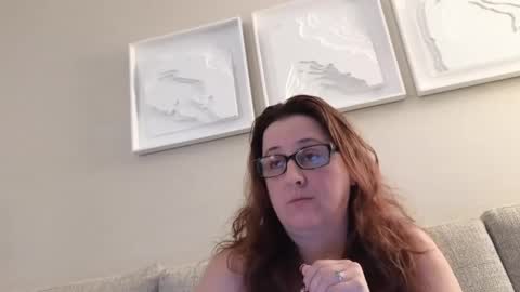 Snapshot of leesa__ chatting on 10/21/25, 03:51 Leesa online show from 10/21/25, 03:51