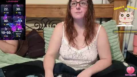 Snapshot of leesa__ chatting on 12/17/25, 03:01 Leesa online show from 12/17/25, 03:01